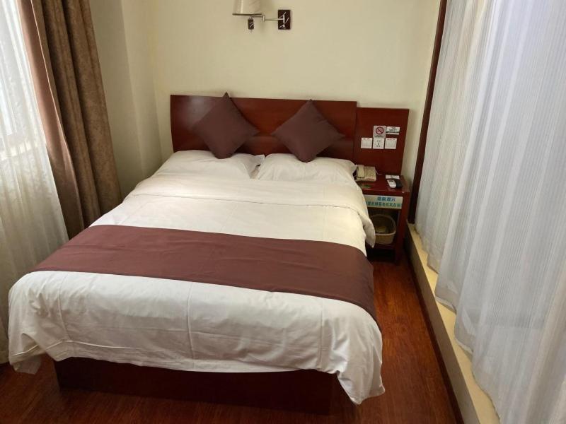 Greentree Inn Shanghai Songjiang University City New Songjiang Road Express Hotel Exteriör bild
