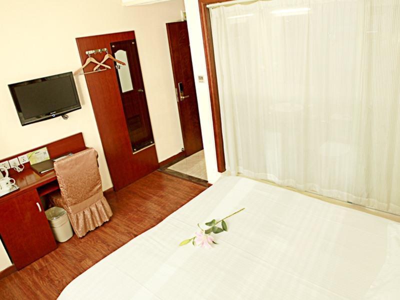 Greentree Inn Shanghai Songjiang University City New Songjiang Road Express Hotel Exteriör bild